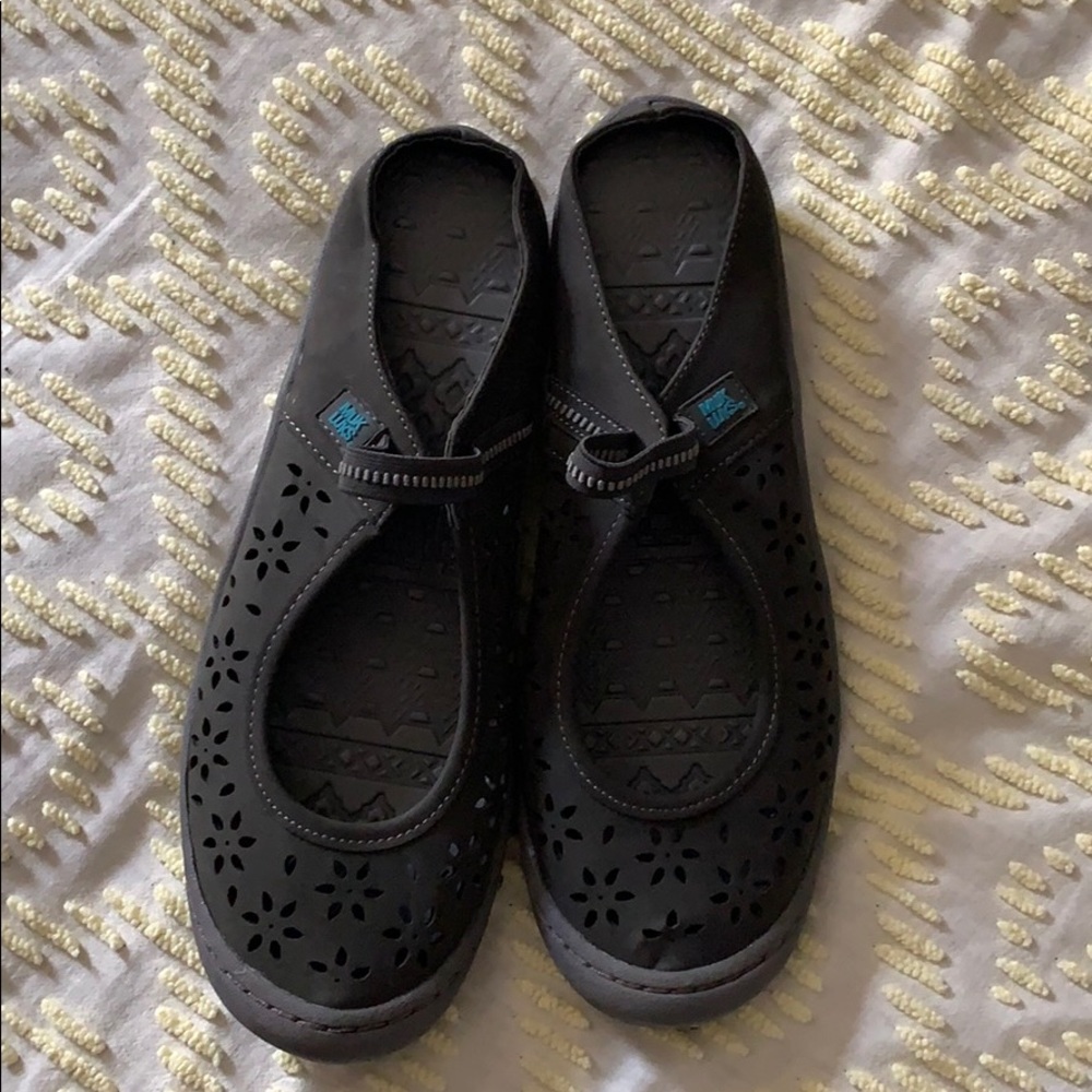 MukLuks Justine slip-on shoe